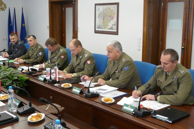 Polská strana pod vedením generálmajora Andrzeje Fałkowského