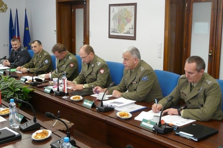 Polská strana pod vedením generálmajora Andrzeje Fałkowského