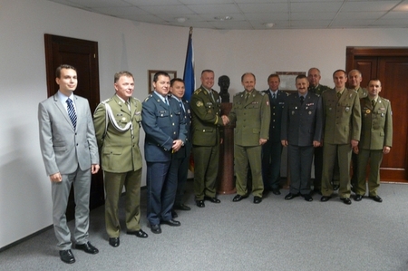 Společná fotografie na závěr jednání