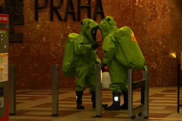 Odebrané vzorky rozptýlené chemické látky putují do laboratoře