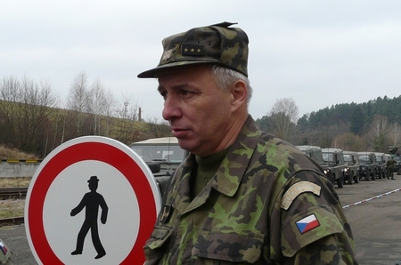 Armáda převzala střežení vnějšího perimetru muničního areálu ve Vrběticích