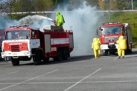 V Bedřichově společně zasahovali hasiči a vojenští chemici