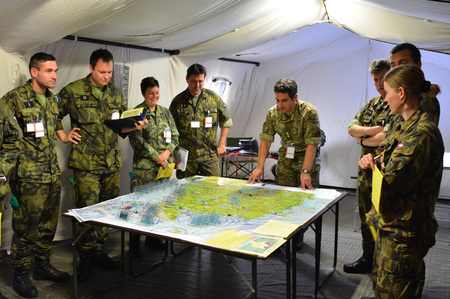 Alianční chemičtí specialisté cvičili v libereckých kasárnách 