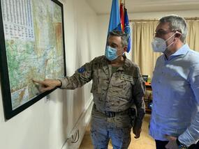 In discussion with EUTM Mali Mission Force Commander Brigadier General Fernando Luis Gracia Herreiz.