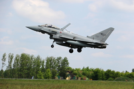 Pilot při přistání vysunuje větrnou brzdu