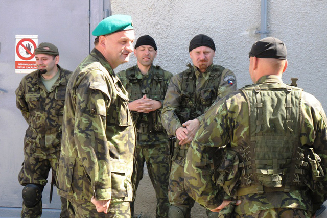 Plk.Ňachaj a příslušníci vojenského útvaru Sedlec-Vícenice