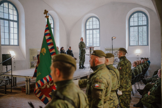 Plukovník Jan Cífka při proslovu k oceněným vojákům
