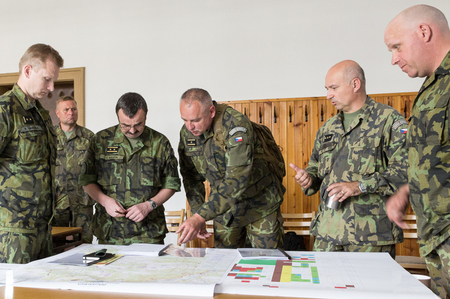 Výsadkáři ze Žatce seznámili budoucího velitele Pozemních sil AČR nejen s misemi