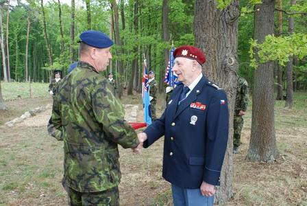 Památku členů výsadku SPELTER na Třebíčsku uctili i potomci Jana Vavrdy