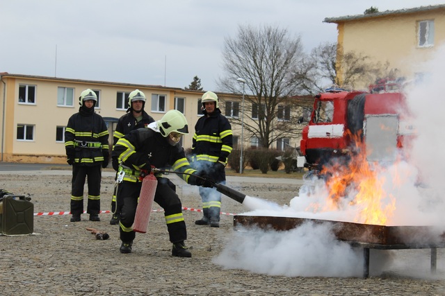  Ukázka správného postupu při hašení požáru