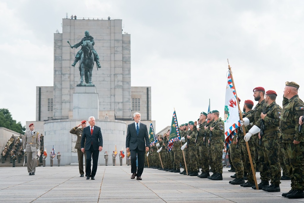 Den ozbrojených sil připomněl odkaz československých legionářů i službu dnešních vojáků