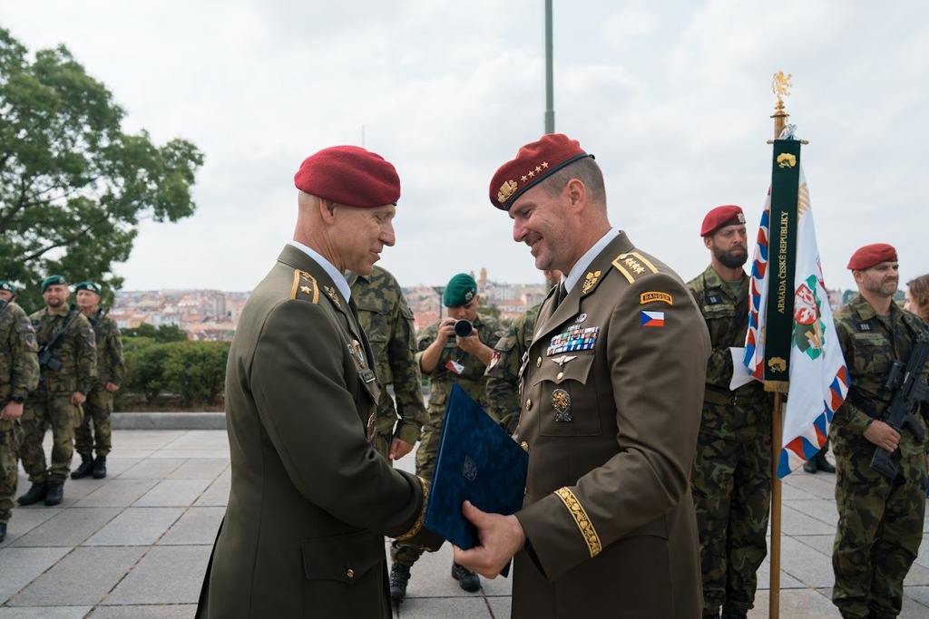 Den ozbrojených sil připomněl odkaz československých legionářů i službu dnešních vojáků