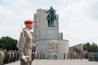 Den ozbrojených sil připomněl odkaz československých legionářů i službu dnešních vojáků