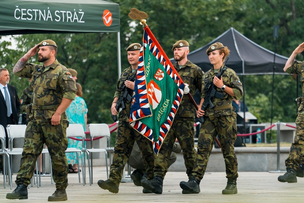 Den ozbrojených sil připomněl odkaz československých legionářů i službu dnešních vojáků