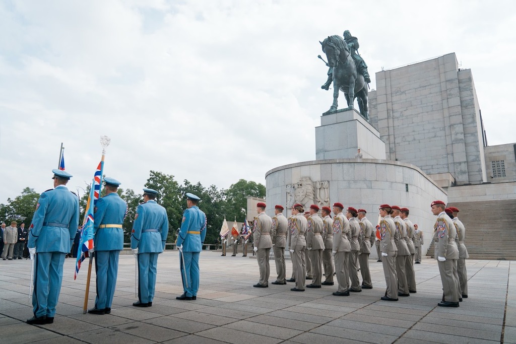 Den ozbrojených sil připomněl odkaz československých legionářů i službu dnešních vojáků