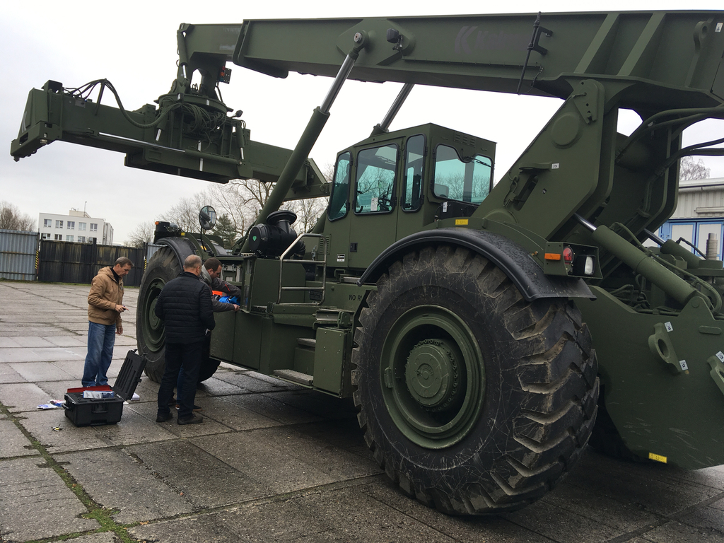 Kalmar lze přepravit transportními letouny typu C-5 Galaxy, C-17 Globemaster i AN-124 Ruslan