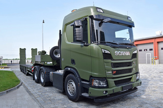 Ilustrační obrázek ke článkuNosnost až 50 tun a uveze i CV90: Armáda převzala první moderní tahače Scania, další budou následovat