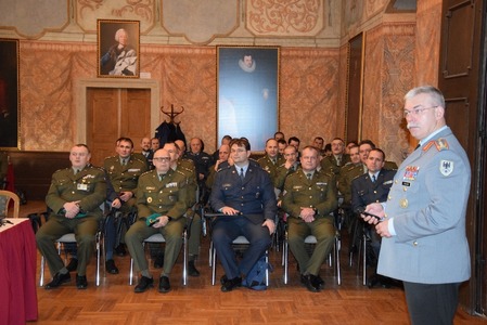 Přednáška generálporučíka Jörga Vollmera pro účastníky kurzu generálního štábu 