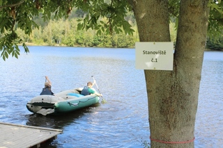 Překonávání vodního toku na raftu
