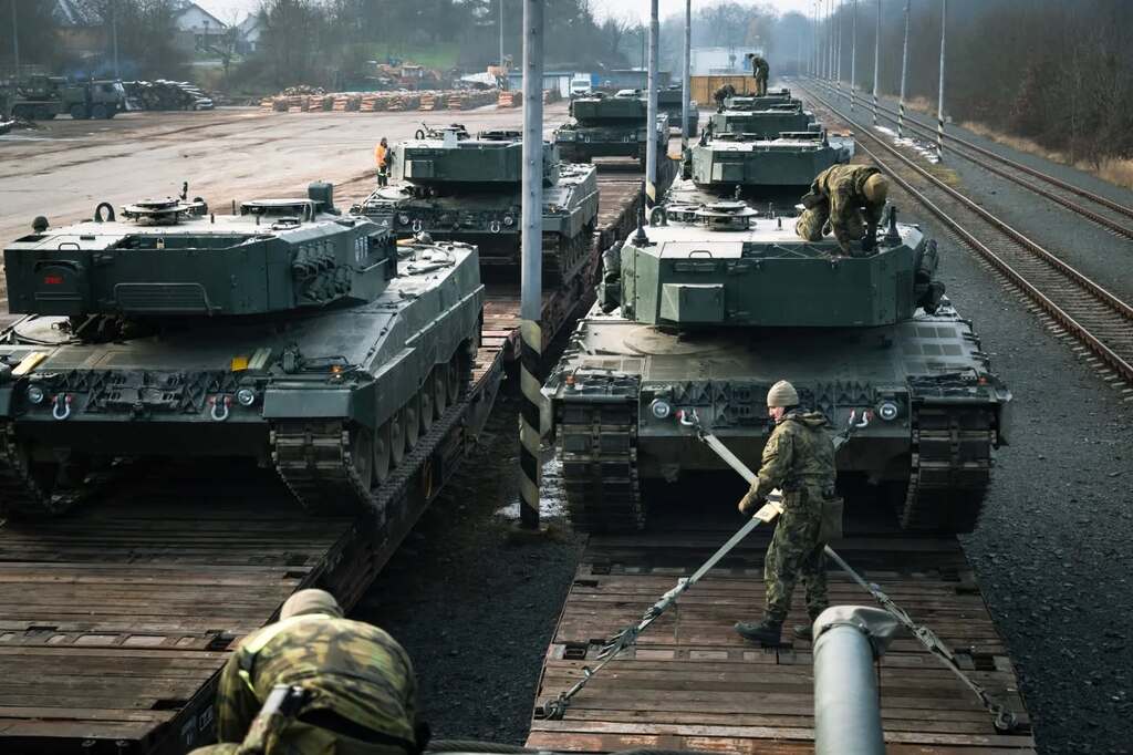 Přeprava Leopardů 2A4 po železnici