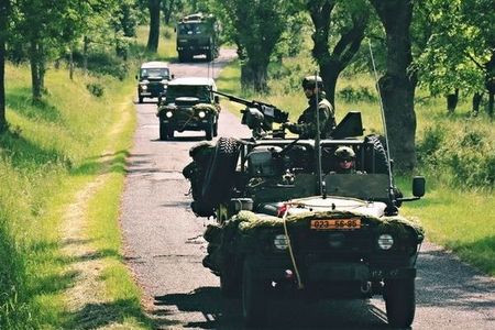 Na konvoj výsadkářů v Doupově zaútočily bitevní vrtulníky Mi-24 