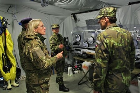 Chemici a zdravotníci likvidují následky špinavé bomby