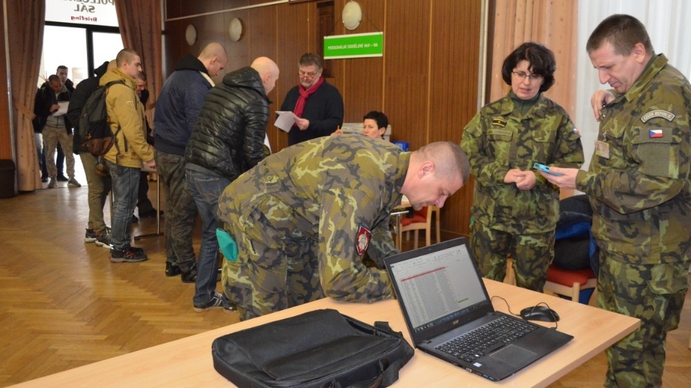 Armádní nováčky přijela podpořit generálka Šmerdová