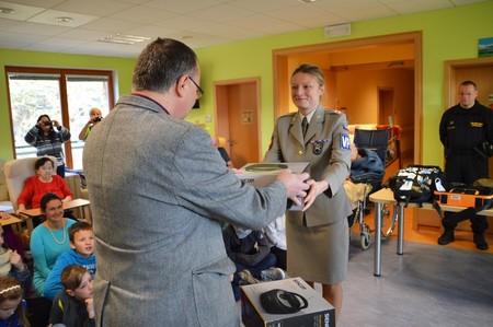 Předávání darů řediteli Domova Matky Vojtěchy