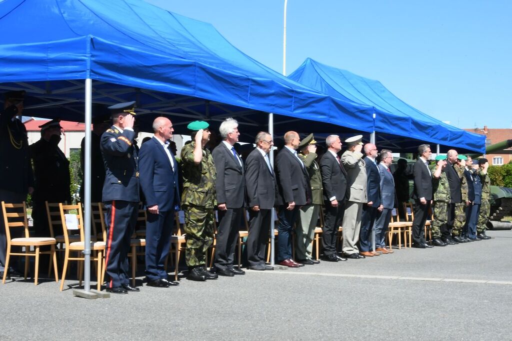 Pozvání na slavnostní zahájení přijalo na šest desítek hostů
