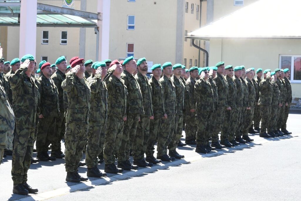 Nastoupení příslušníci Velitelství pozemních sil