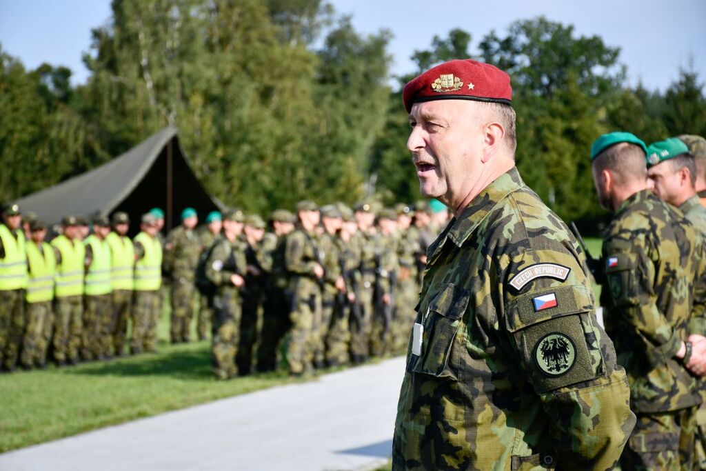 Velitel pozemních sil generál Jung při zahájení soutěže
