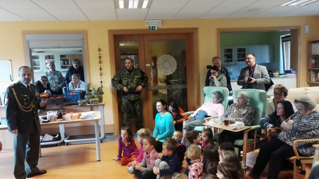 Npor. Martin Horský seznamuje přítomné s úkoly VP