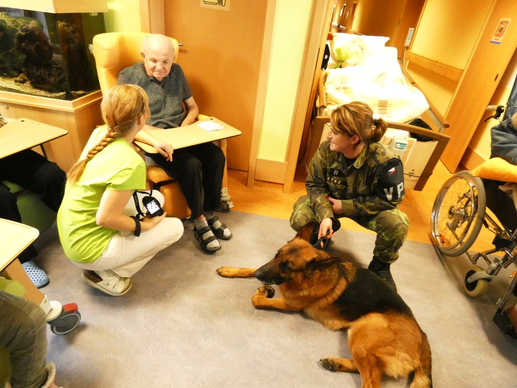 Jeden ze seniorů Domova Matky Vojtěchy