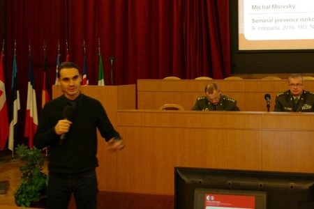 Na Ministerstvu obrany se školili armádní lektoři prevence rizikového chování 