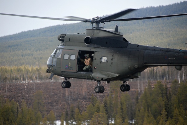 Puma HC2 z 230 letky RAF Benson
