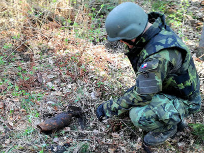 Pyrotechnici a ženisté stále pokračují v čištění vrbětických muničních skladů