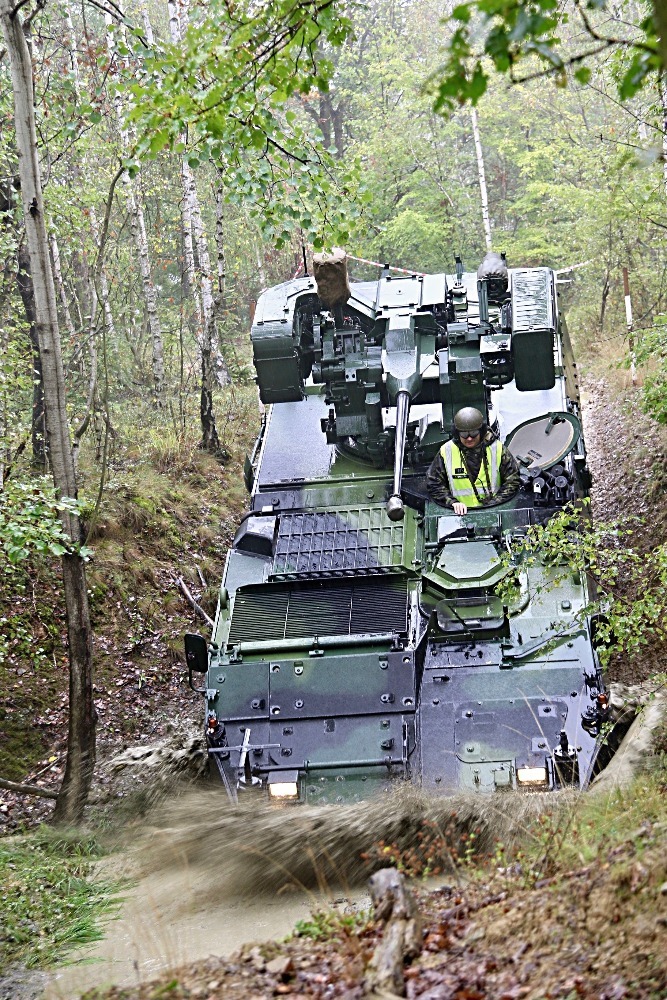 Řada náročných překážek čekala i na vozidlo Pandur