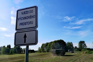 Řidiči absolvují výcvik v terénu ve výcvikovém prostoru i na civilních pozemních komunikacích