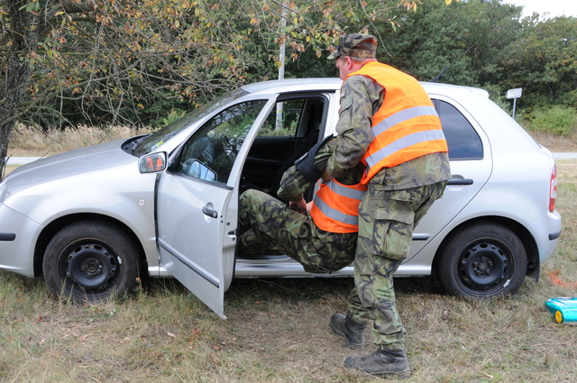 Řidiči museli prokázat i znalosti první pomoci při dopravní nehodě
