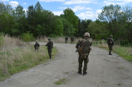 Route Clearance Patrol (RCP)  - průzkum komunikací se zaměřením na identifikaci improvizovaných výbušných zařízení (IED)