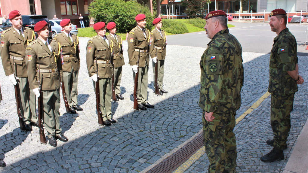 Pandemie zrušila exhibice armádní hudby a Čestné stráže, přesto o ně veřejnost nepřijde