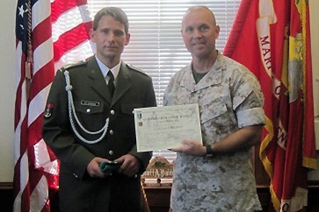 Český ženista získal ocenění „Bratrstva neohrožených“. Pro americké mariňáky byl největším vzorem