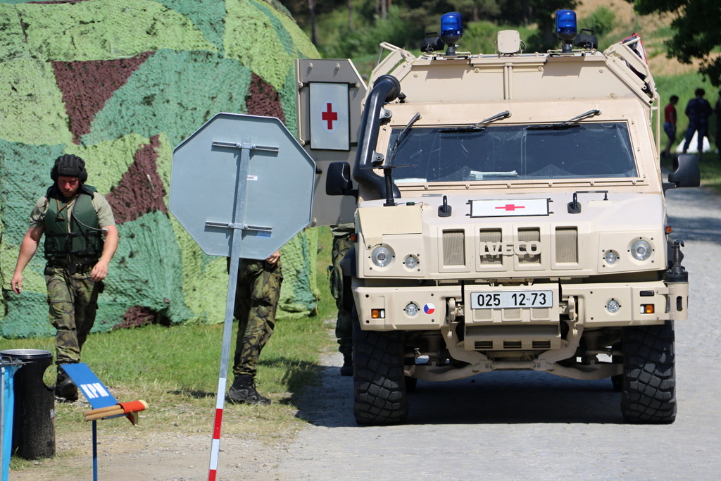 Sanitka v podobě obrněného Iveca