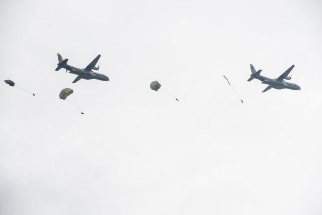 Mass air-drop from CASA aircraft