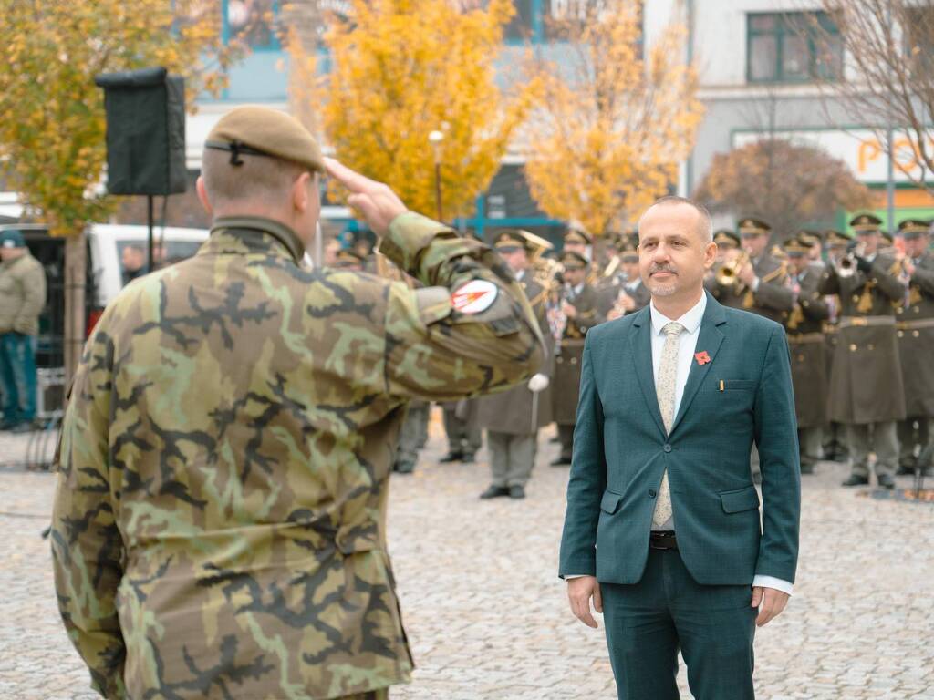 7. mechanizovaná brigáda si připomněla 30. výročí výstavou, ukázkou výcviku i slavnostním nástupem