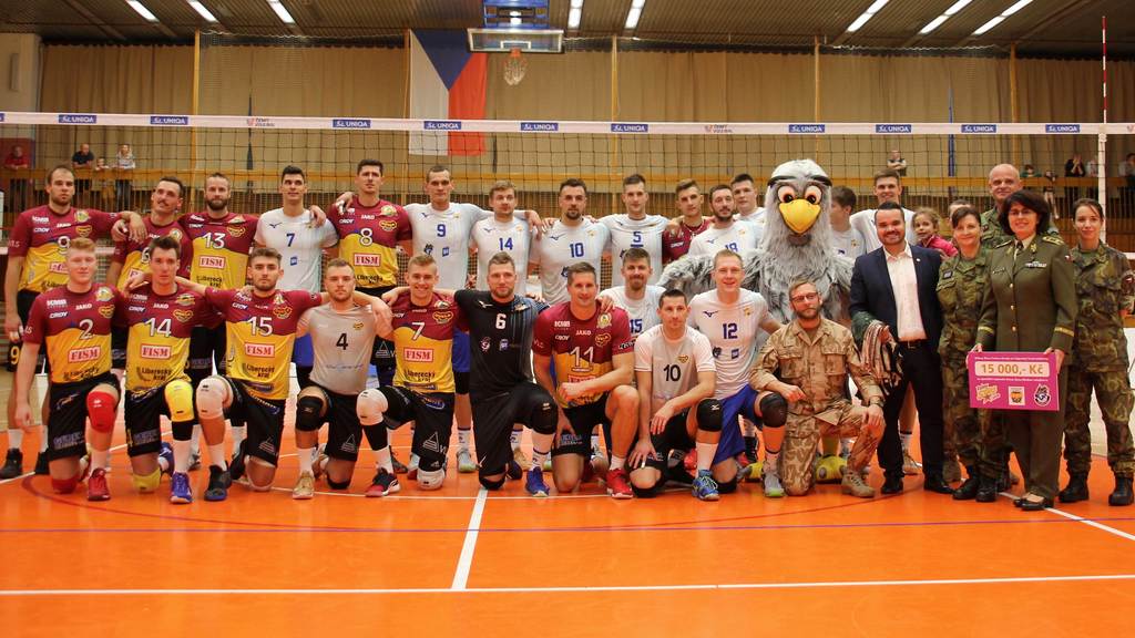 Kladenští Orli hráli na podporu vojáků v misi, nyní přispěli do Vojenského fondu solidarity