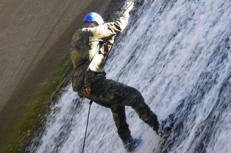 Logistici absolvovali na Šumavě kurz přežití, dorozumívali se i morseovkou 