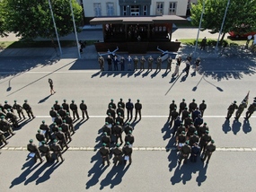 Slavnostní nástup u příležitosti odhalení nového hrobu generálmajora i. m. Josefa Dudy