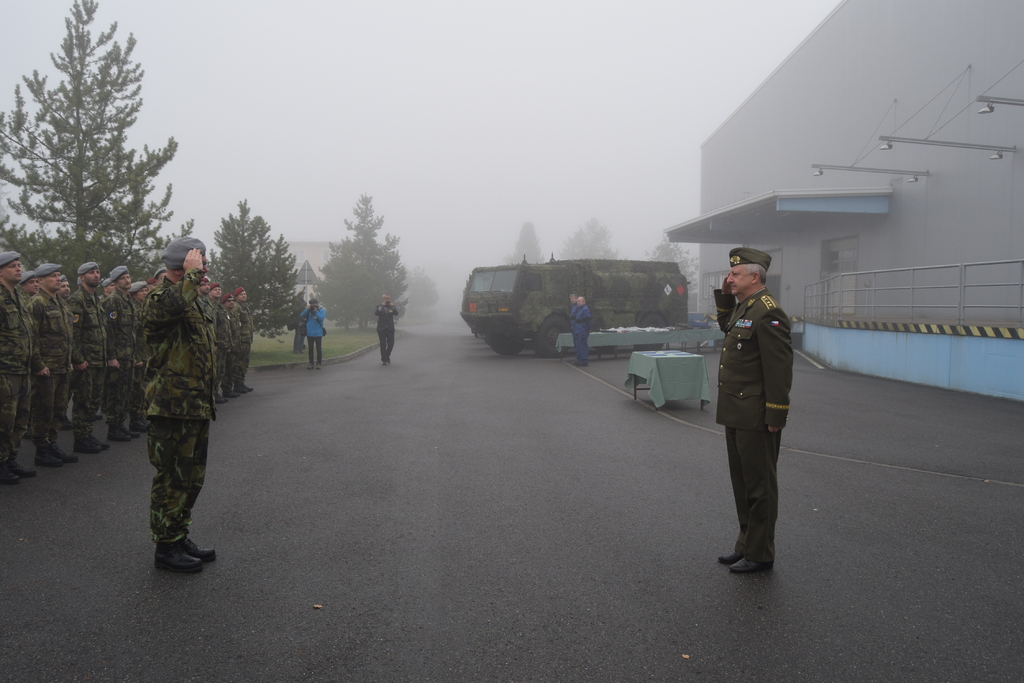 Slavnostní předání vojenských speciálů CAP-6M1