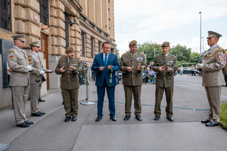 Slavnostní přestřižení pásky před zahájením výstavy 